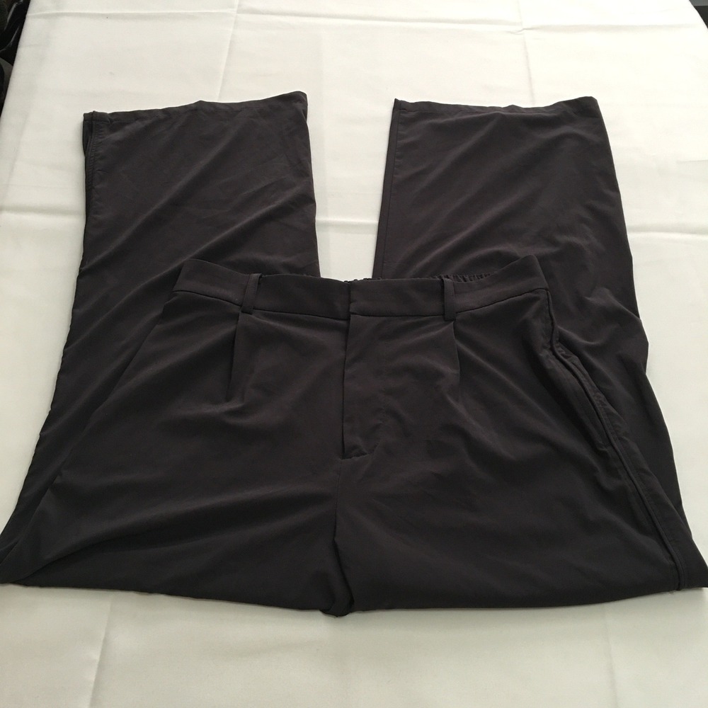 Vuori Wide Leg Pants in Dark Charcoal